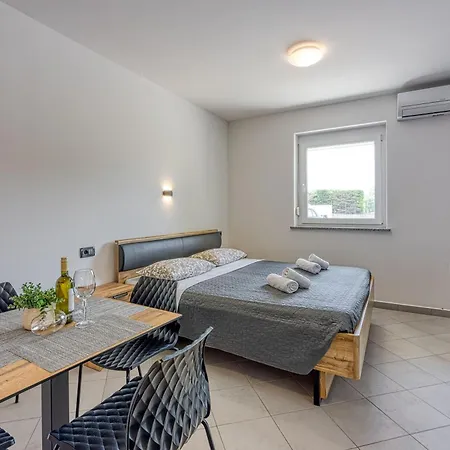 Coastal Countryside Oasis Deni - Happy Apartment