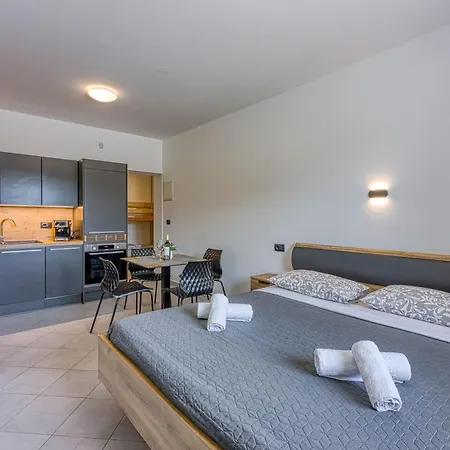 Coastal Countryside Oasis Deni - Happy Apartment *
