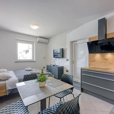 Apartment Coastal Countryside Oasis Deni - Happy *