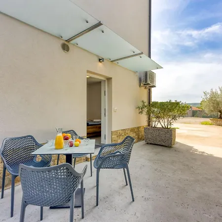 Coastal Countryside Oasis Deni - Happy Apartment Koper