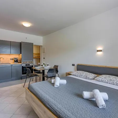 Modern Deni- Terrace & Private Parking - Happy * Koper